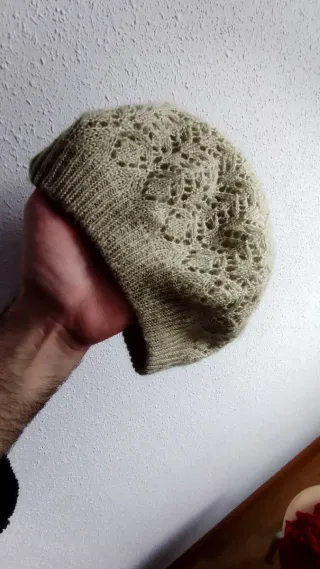 Gorro de chica tejido beige