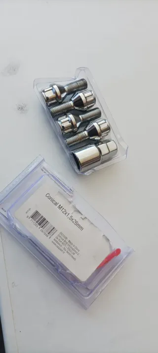 Tornillos antirrobo para coche