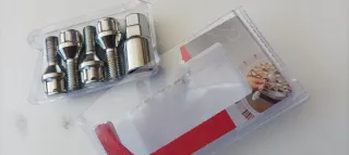 Tornillos antirrobo para coche