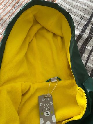 Gabardina impermeable infantil talla 5