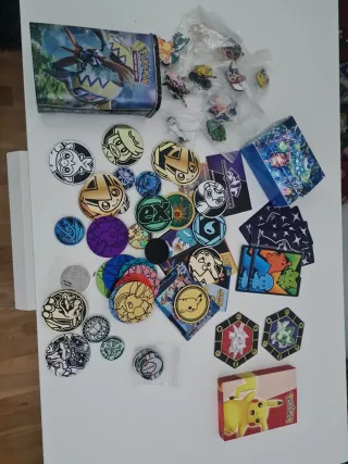 Colección Pokémon: Monedas, Pins y Cajas