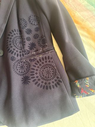 Blazer Desigual Azul con Bordados