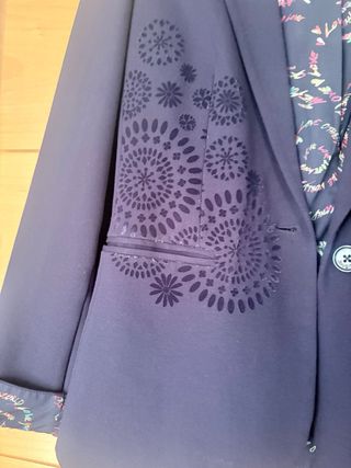 Blazer Desigual Azul con Bordados