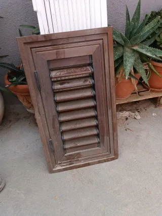 Ventana de aluminio marrón