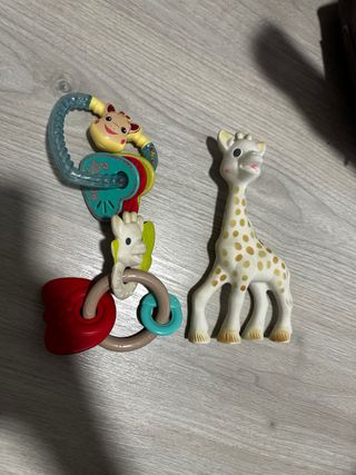 Lote Juguetes , incluye Shophie, Gusiluz, Nutria