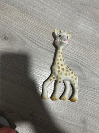 Lote Juguetes , incluye Shophie, Gusiluz, Nutria