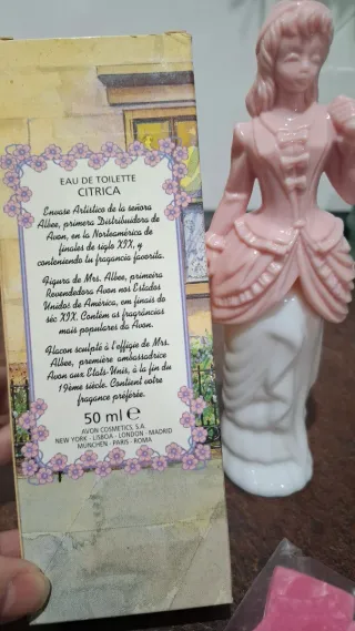Colonia Vintage Avon Figura Mujer Rosa