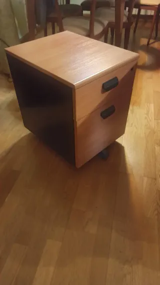 Cajonera de oficina de madera. 2 unidades.