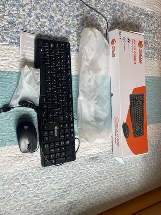 Monitor AOC Negro + Teclado Regalo
