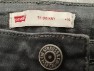 Pantalón Levi's chica gris