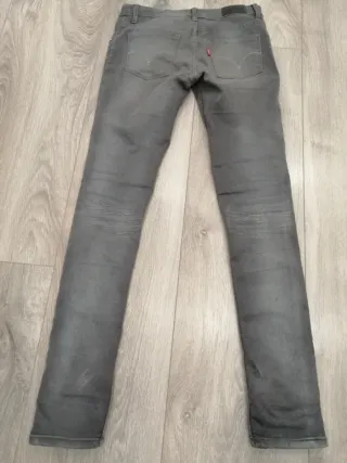 Pantalón Levi's chica gris