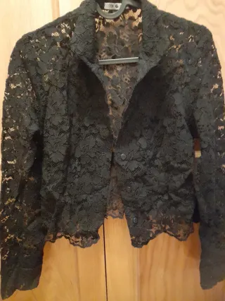 Preciosa blusa encaje negra para eventos especiale