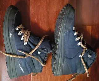 Botas de nieve Quechua azules y marrones