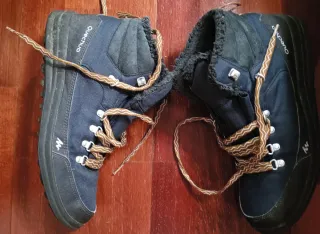 Botas de nieve Quechua azules y marrones