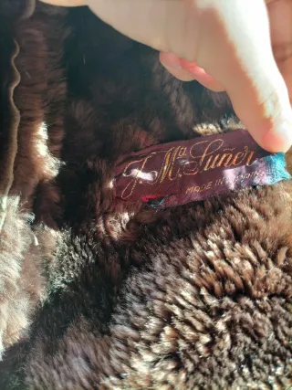 Chaqueta de pelo beige y marrón