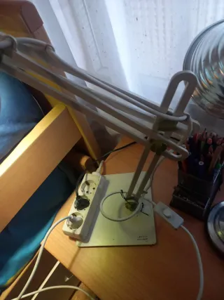 Lámpara de escritorio regulable