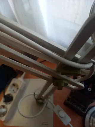 Lámpara de escritorio regulable