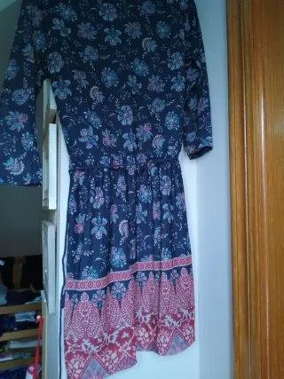 Vestido estampado floral azul y rosa