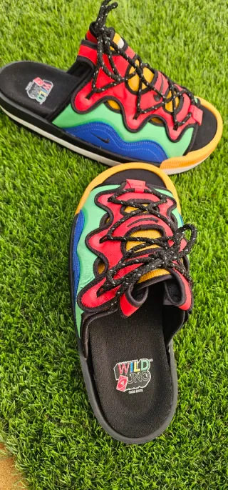 Nike Offline 2.0 PRM Zuecos Verdes y Rojos