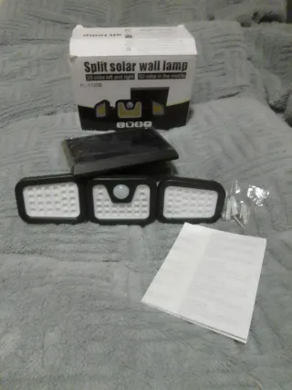 Lámpara Solar LED 3 Cabezales Exterior e Interior