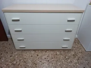 Cómoda infantil blanca 4 cajones.ñ