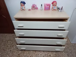 Cómoda infantil blanca 4 cajones.ñ