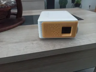 Proyector Yoton blanco