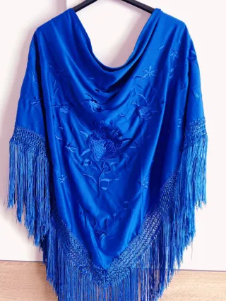 Mantoncillo bordado floral azul