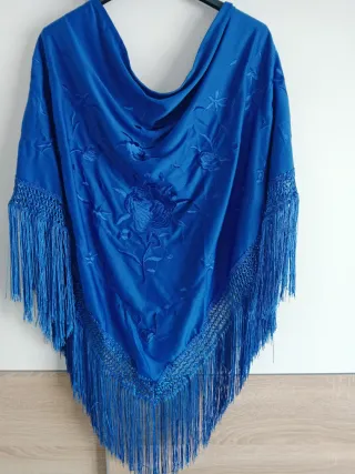 Mantoncillo bordado floral azul