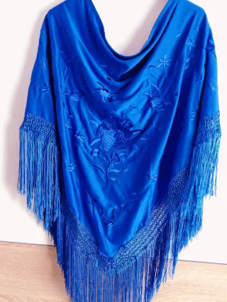 Mantoncillo bordado floral azul