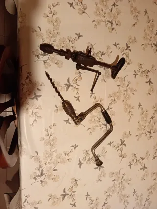 Taladro manual antiguo