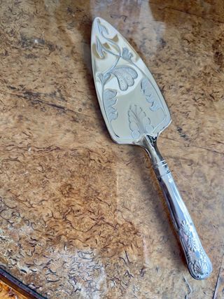 Pala pastel cubierto metal plateado