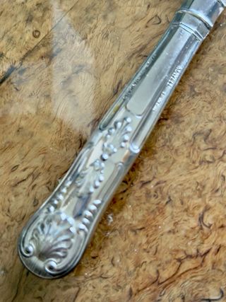 Pala pastel cubierto metal plateado