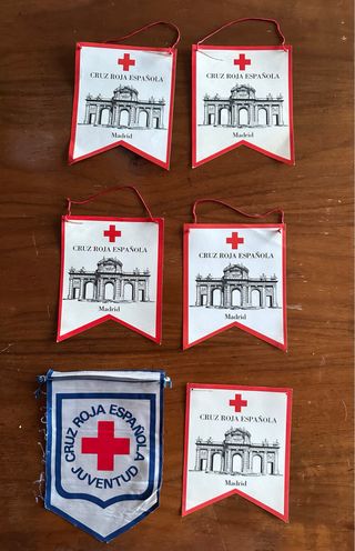 Banderines antiguos de Cruz Roja Española