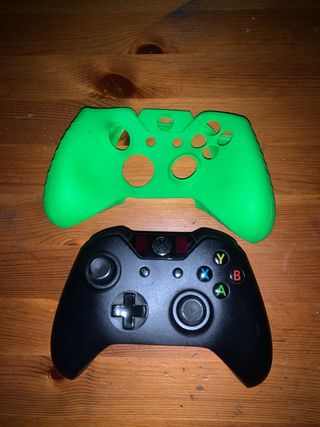 Mando Xbox One con funda