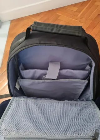 Mochila de viaje negra