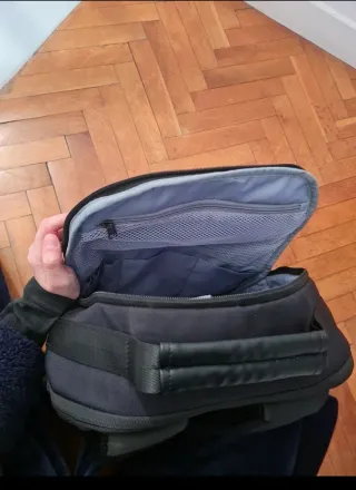Mochila de viaje negra