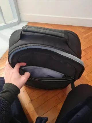 Mochila de viaje negra
