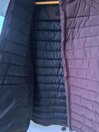 Plumífero caballero color berenjena