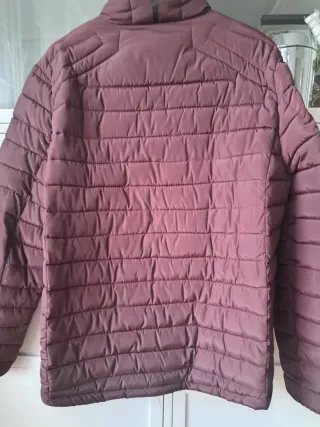 Plumífero caballero color berenjena