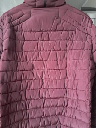 Plumífero caballero color berenjena