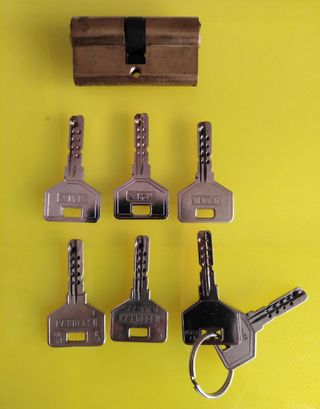 Bombín Cerradura con 7 Llaves