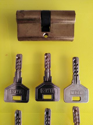 Bombín Cerradura con 7 Llaves