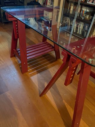 Mesa escritorio cristal y madera roja