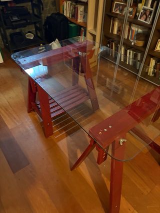 Mesa escritorio cristal y madera roja