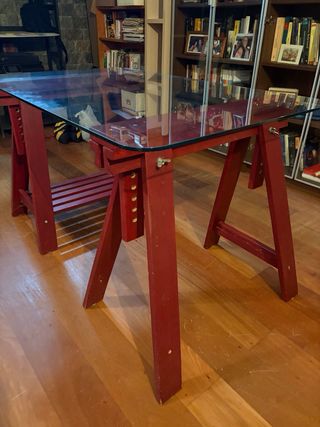 Mesa escritorio cristal y madera roja