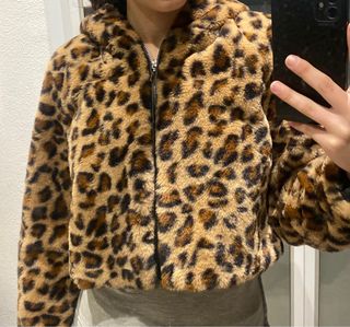 Chaqueta pelo leopardo con capucha