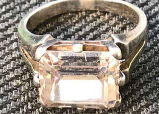 Anillo vintage con piedra grande