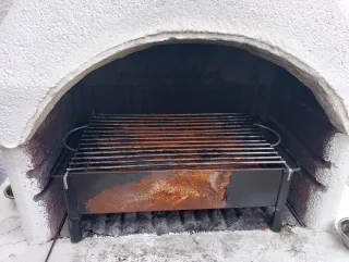 Barbacoa de hierro con parrilla