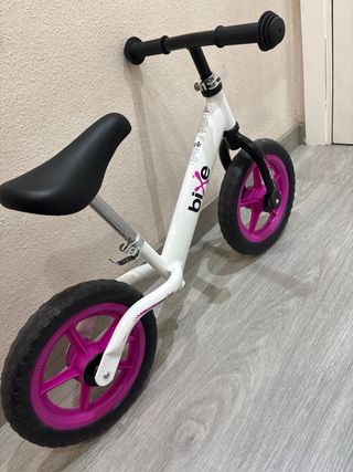 Bicicleta sin pedales como nueva